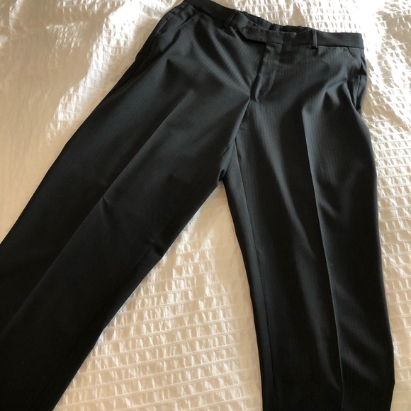 Kenneth Cole New York, textured black suit - size 38 regular - Picture 6 of 7